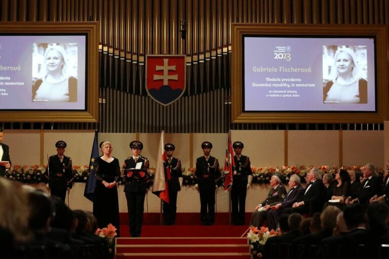 Prezidentka Slovenskej republiky udelila Gabriele Fischerovej  in memoriam medailu za významné zásluhy o riadenie a správu štátu…