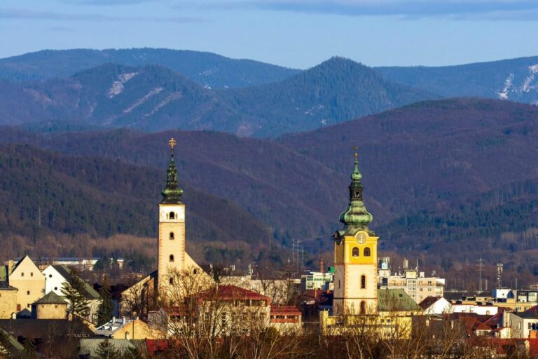 Slnečná, prvomarcová, pomaly, ale isto jarná Banská Bystrica❤️. 

Foto: Datamatrix Photography – Norbert Kuklovsky