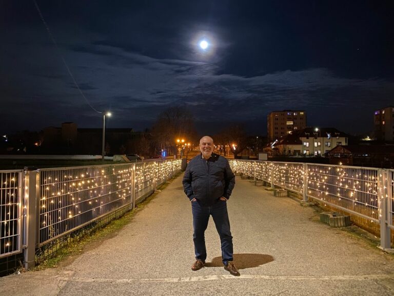 Čaká nás pekný sviatočný víkend, tak si ho všetci užite v kruhu najbližších a pri spomienke na tých, s ktorými nemôžete byť. Pot…