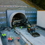NDS | POĎTE S NAMI NA STAVBU | TUNEL VIŠŇOVÉ – FINIŠÉR VO FINIŠI